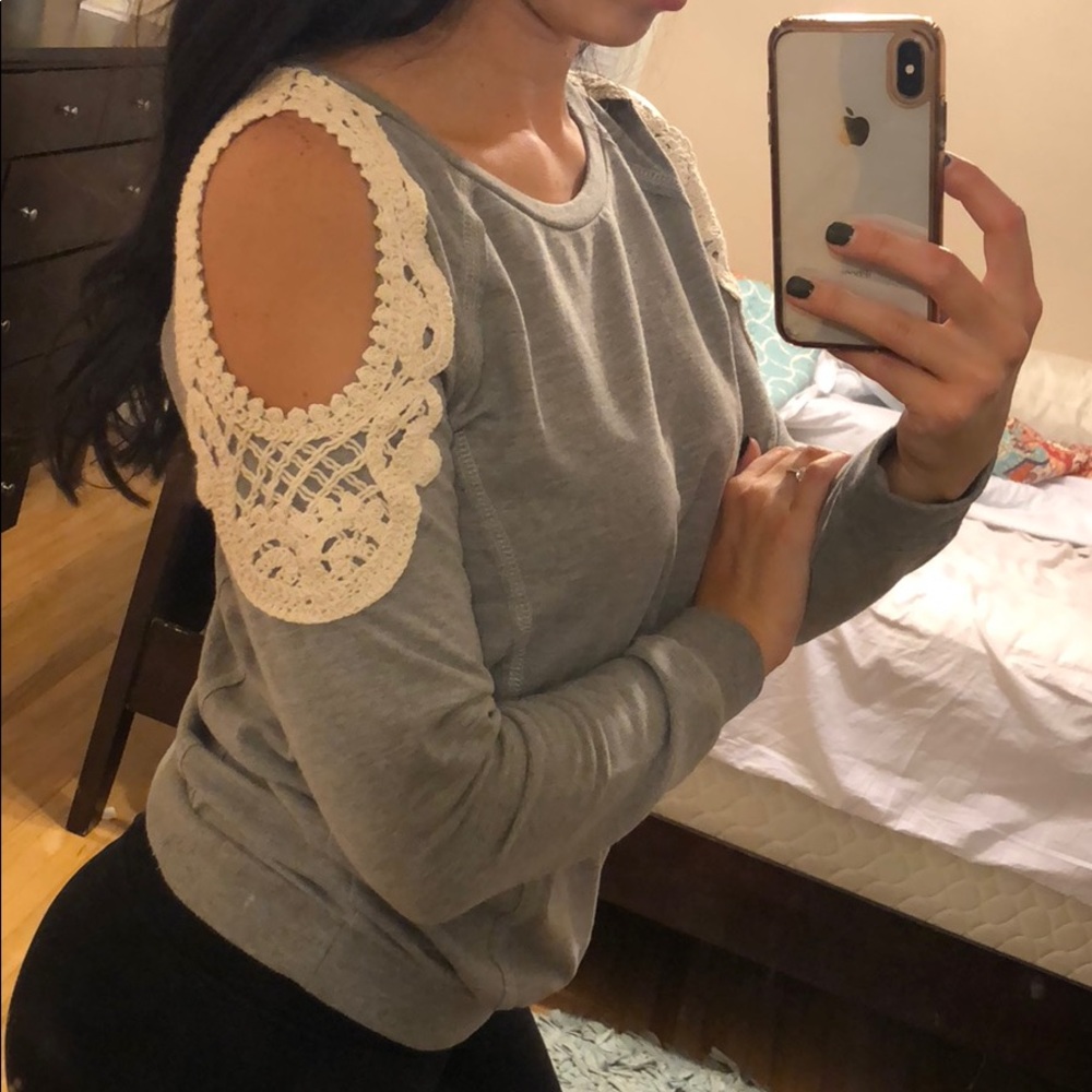 Crochet cut out shoulder pullover